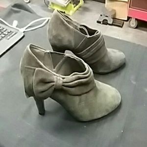 Women's Heels Size 7 Tahari Greyson